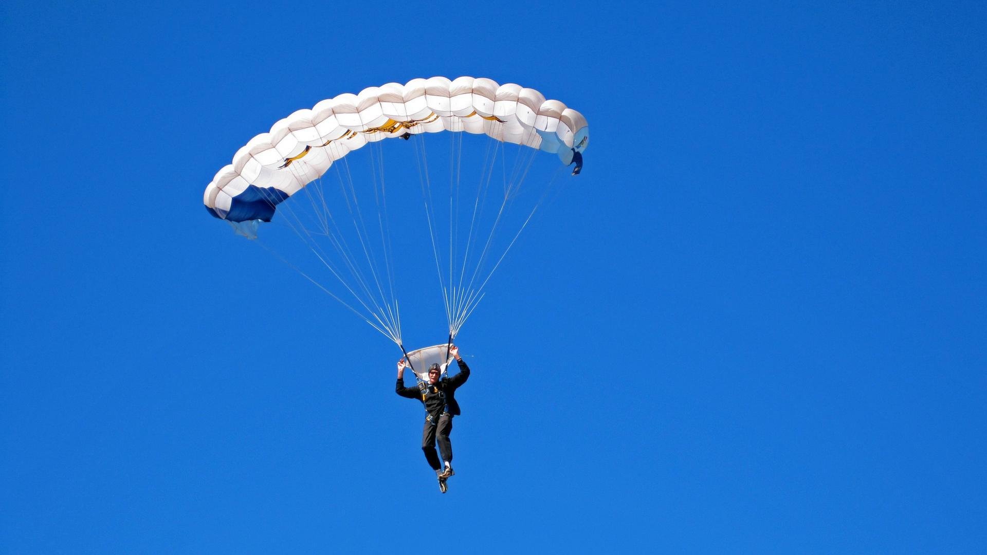 kaiyun.com-“极速漂移：弯道飞扬的极限表现”，极速漂移修车