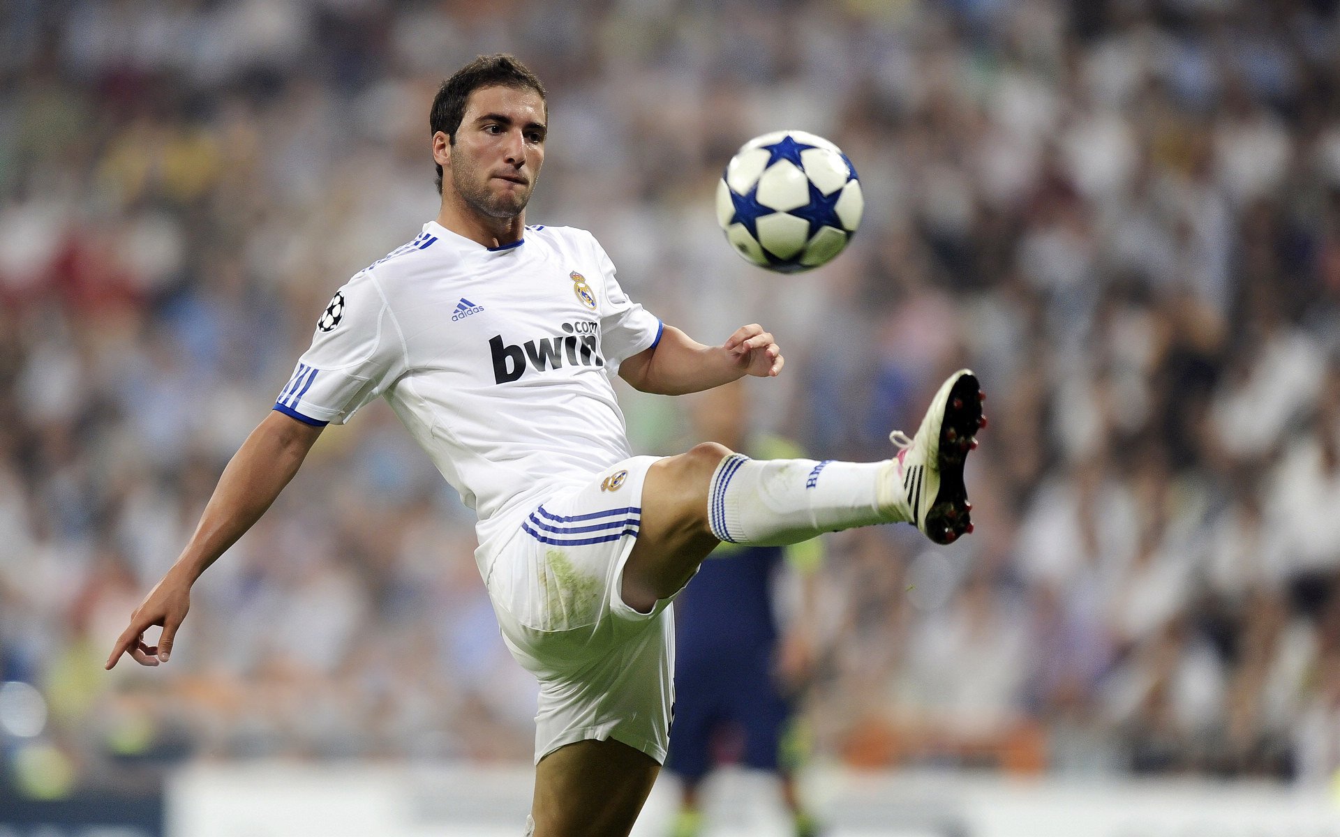 开云体育移动版-国足出线，再次告急，国足出线稳了